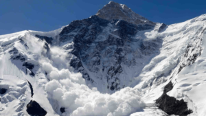 Avalanche hits Badrinath 