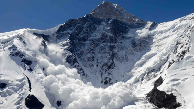 Avalanche hits Badrinath